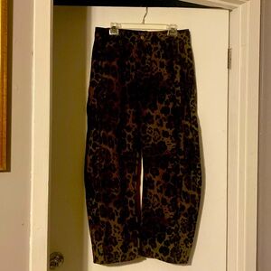 Camouflage barrel jeans